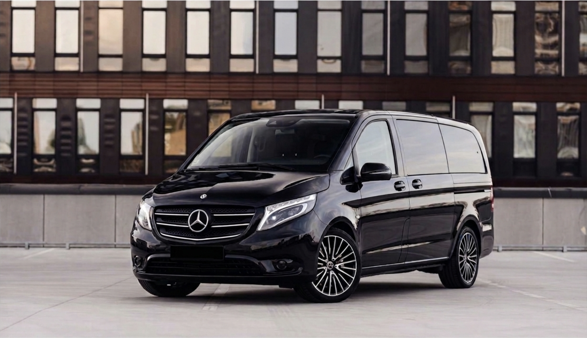 Mercedes Viano/Vito van hire in Nairobi — executive group travel